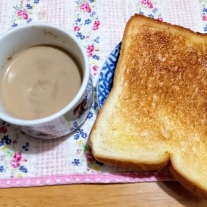 トーストが焦げましたが(；´∀｀)
美味しいカフェオレで朝から元気♡
ごちそう様でした(*^^*)